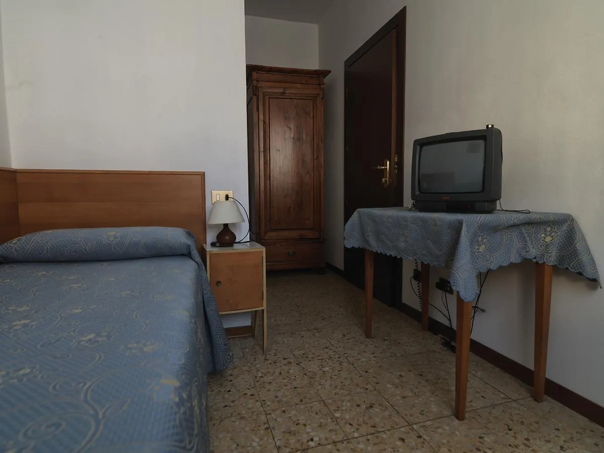 Отель Albergo Ristorante Il Poggiolo Сан-Марчелло-Пистойезе